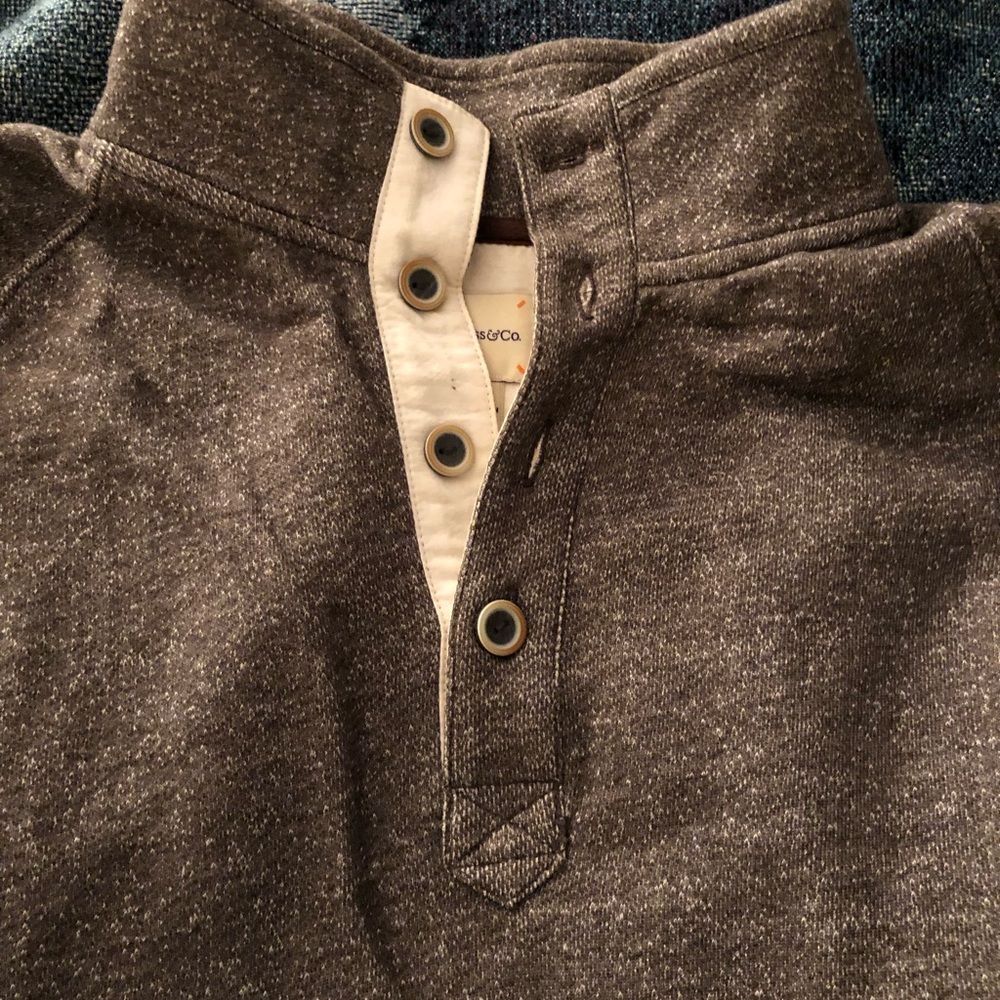 Bass pull over sweater/sweatshirt